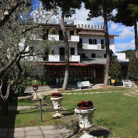 Hotel Ristorante La Bilancia Loreto Aprutino Kültér fotó