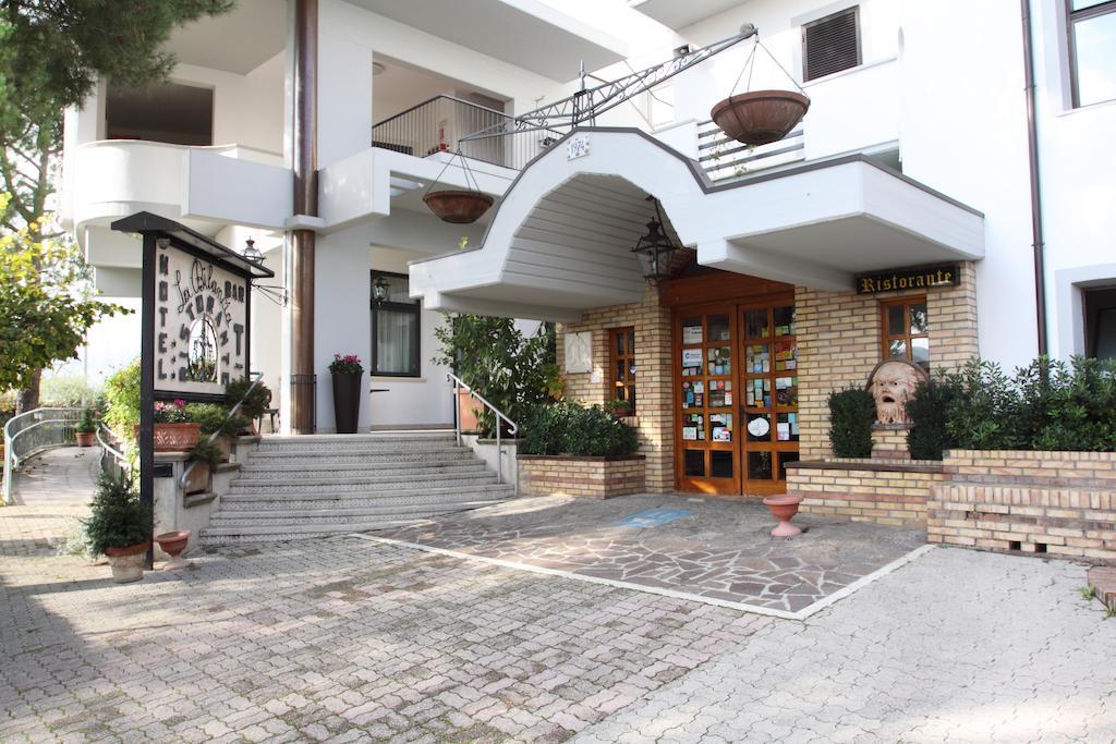 Hotel Ristorante La Bilancia Loreto Aprutino Kültér fotó