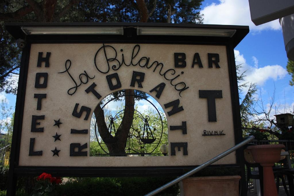 Hotel Ristorante La Bilancia Loreto Aprutino Kültér fotó