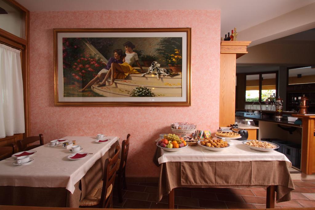 Hotel Ristorante La Bilancia Loreto Aprutino Kültér fotó